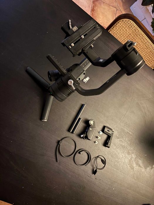 Gimbal Ronin S com engrenagem adicional para foco de objetiva.