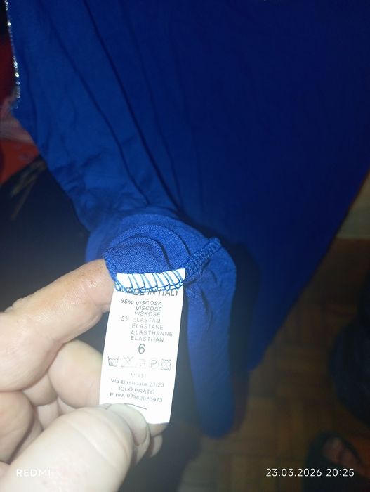 Ciemnoniebieska błyszcząca