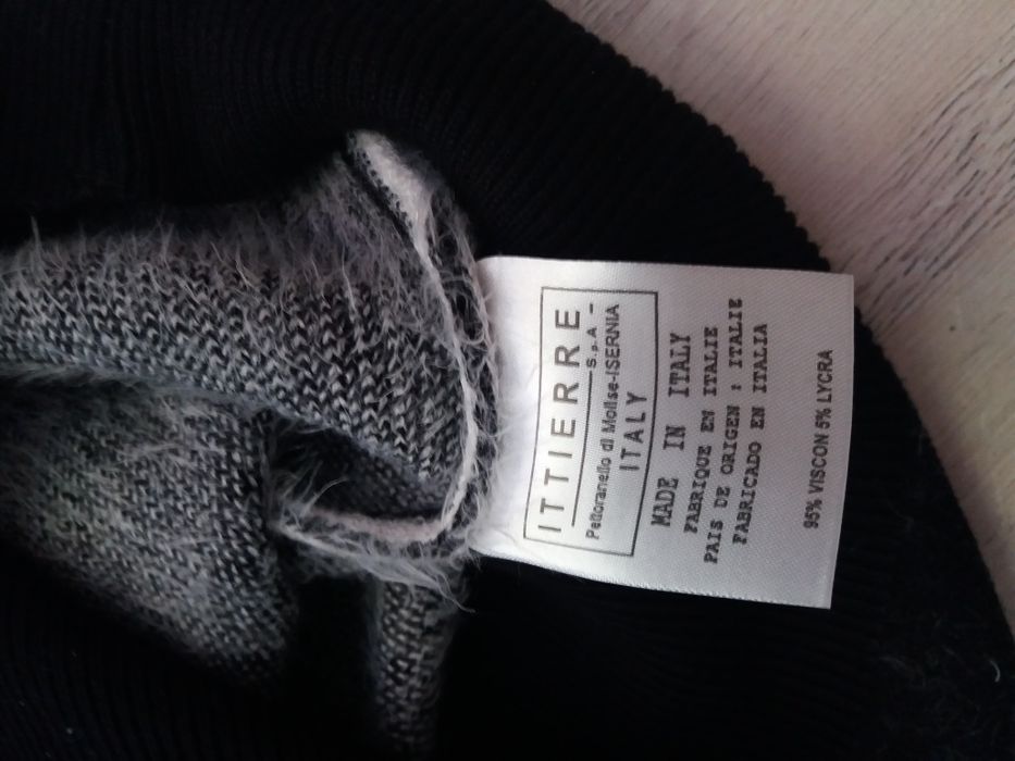 AJ Armani sweter