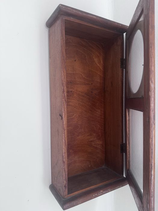 Stara drewniana szafka