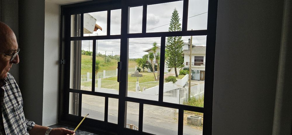 Used Window Frames in Various Sizes64584419273729123