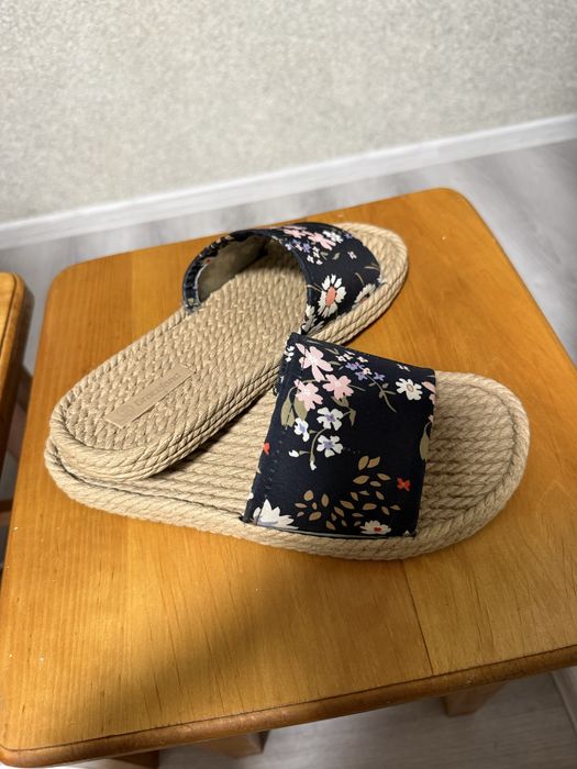 Жіночі шльопанці