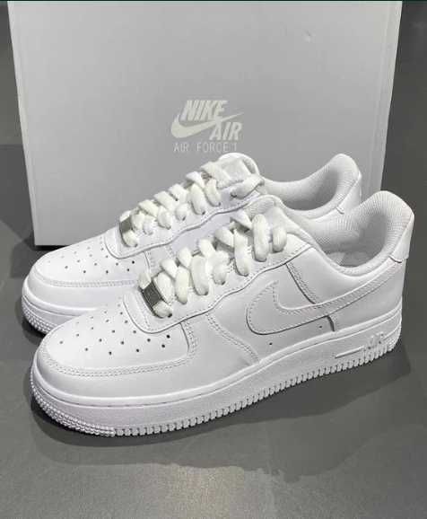 Nike Air Force 1 Low '07 Biały R.45