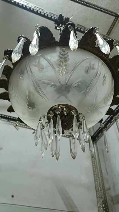 Candeeiro antigo de teto com pingentes