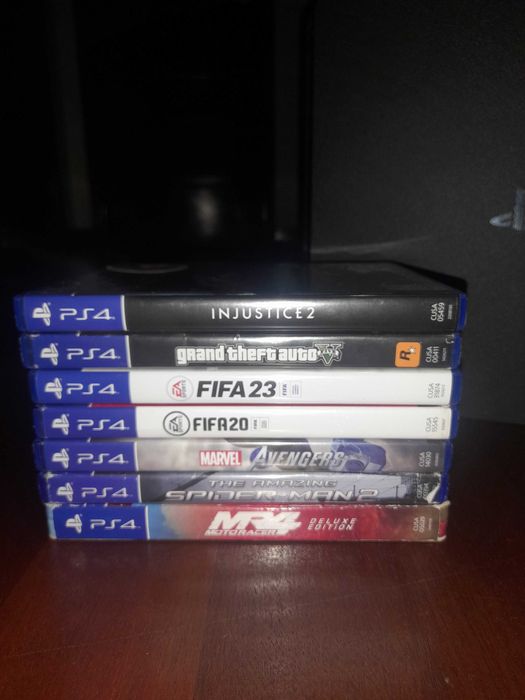 Vendo PlayStation 4 Slim 1TB com Comando Original + 8 Jogos
