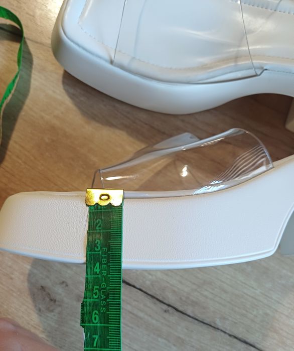 Nowe transparentne klapki na platformie Shein 40