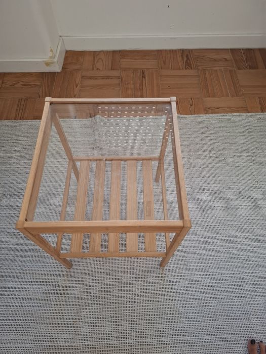 Mesa de Apoio IKEA em Bambu com Tampo de Vidro – Bom Estado