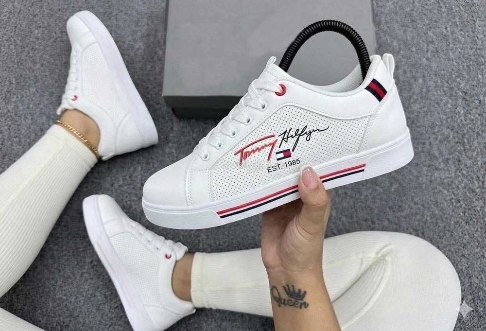 Białe sneakersy 37