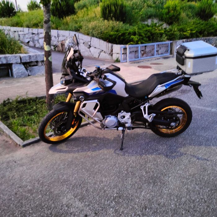 Voge 900 DSX como nova