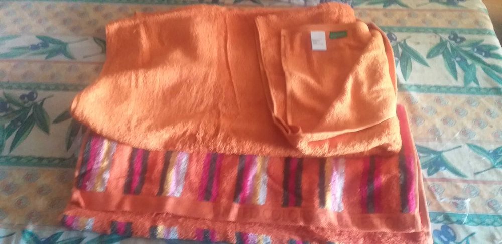 Conjunto 2 toalhas  Benetton novas