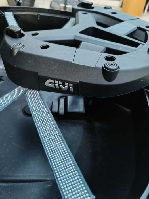 Mala Givi para mota + suporte Givi