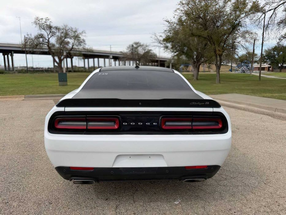 Dodge Challenger      2017