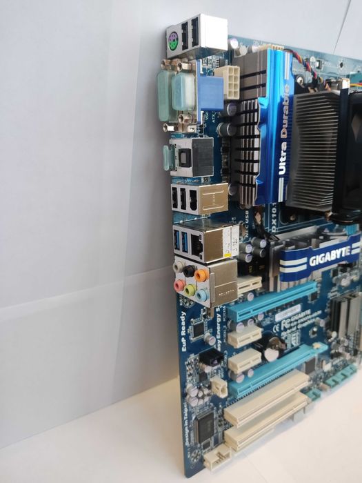 Материнська плата GIGABYTE 890GPA-UD3H