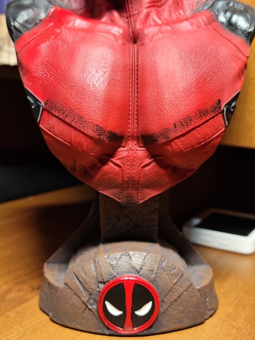 Коллекционная бюст-статуэтка Deadpool 1/3