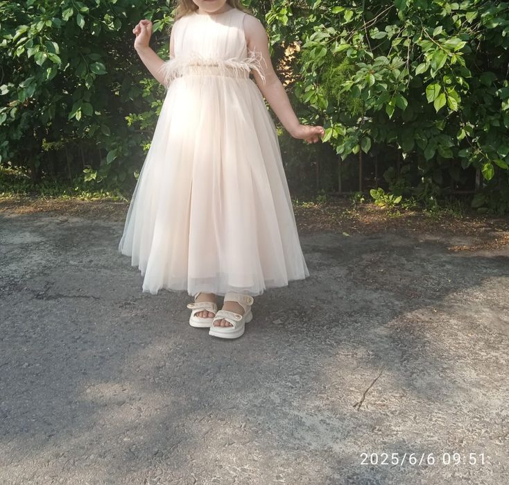 Святкове плаття  підійде на  випускний в садочок.