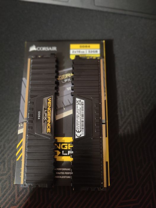 Оперативная память CORSAIR VENGEANCE LPX DDR4/2×16 32gb/3600MHz