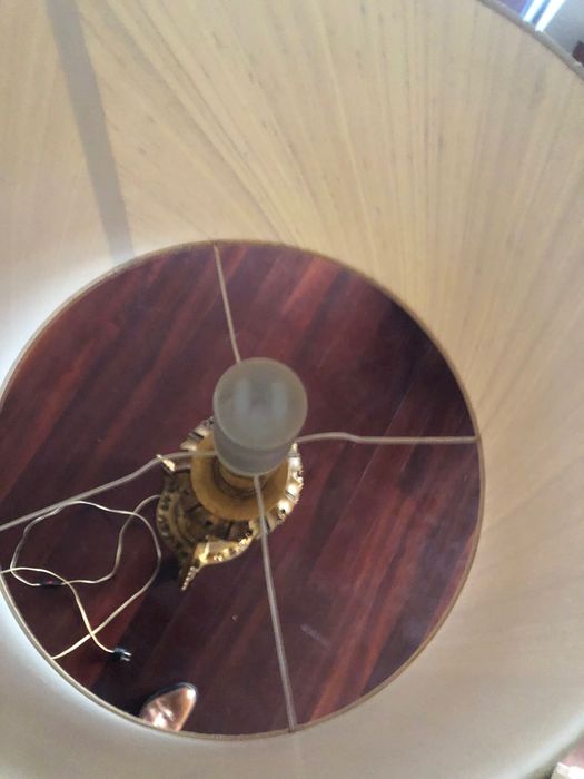 Candeeiro de pé em madeira dourada