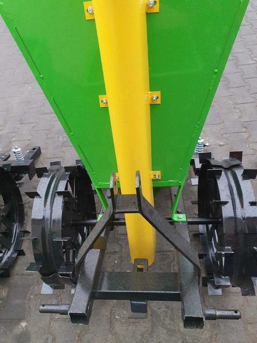 Картофелесажалка картоплесаджалка двухрядная однорядная Bomet