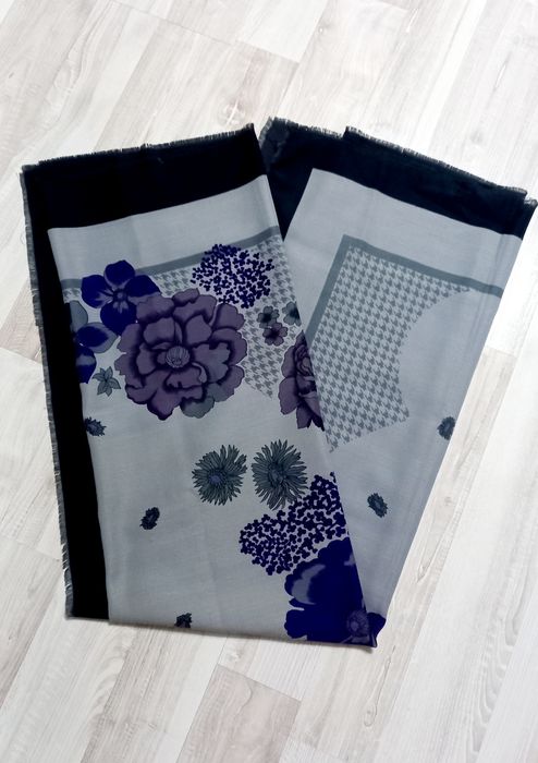 Chusta damska kwadratowa