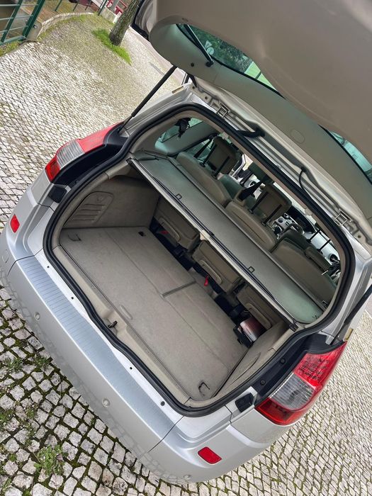 Grand Scenic ll
237.000KM