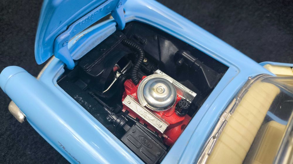 Модель авто 1.18 Ford Thunderbird 1957 Blue (Road Signature)