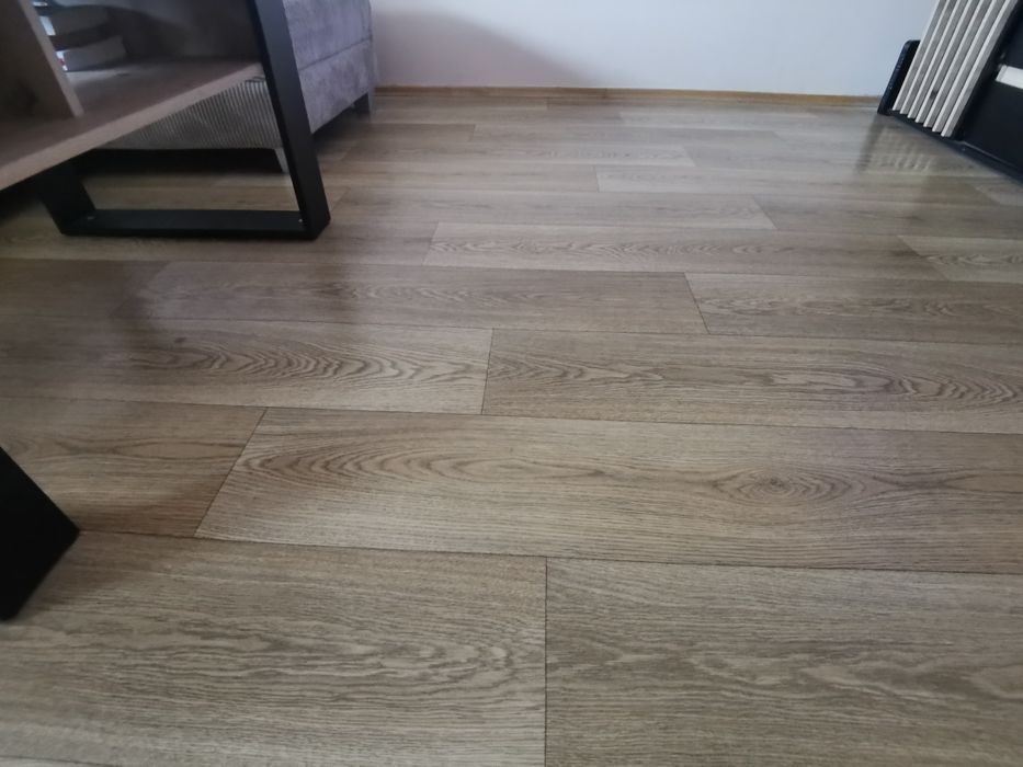 Wykładzina PCV w kolorze jasnego dębu cała 17,36m2
