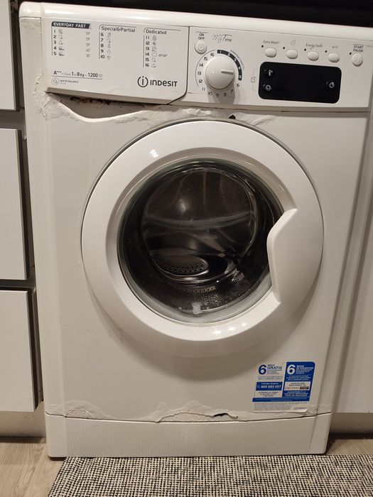 Máquina de Lavar Roupa Indesit — 8kg
