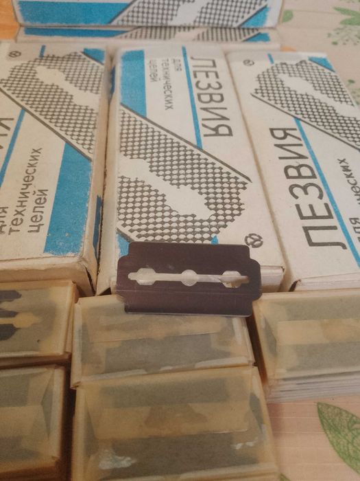 Продам лезвия для бритья