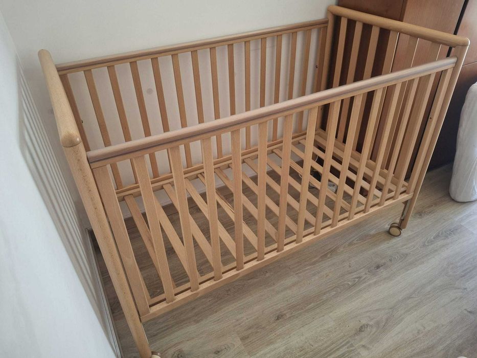 Cama de bebé + colchão