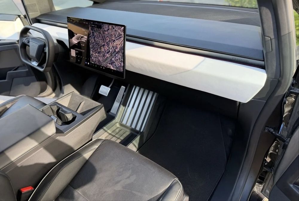 Tesla CyberTruck 2024самий дешевший в Україні!
