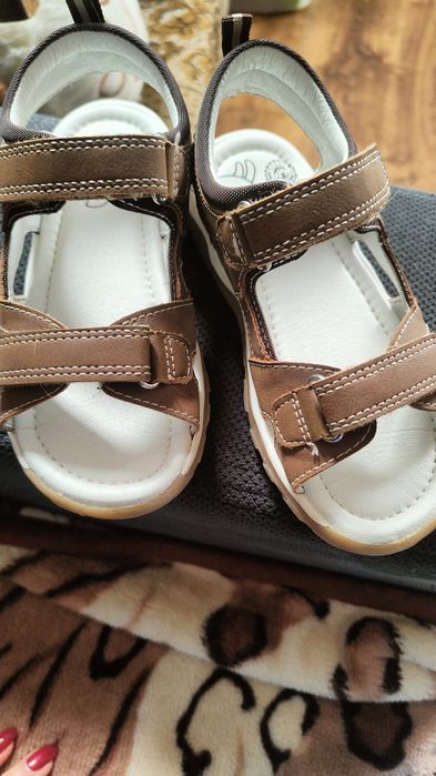 Sandałki rozmiar 28