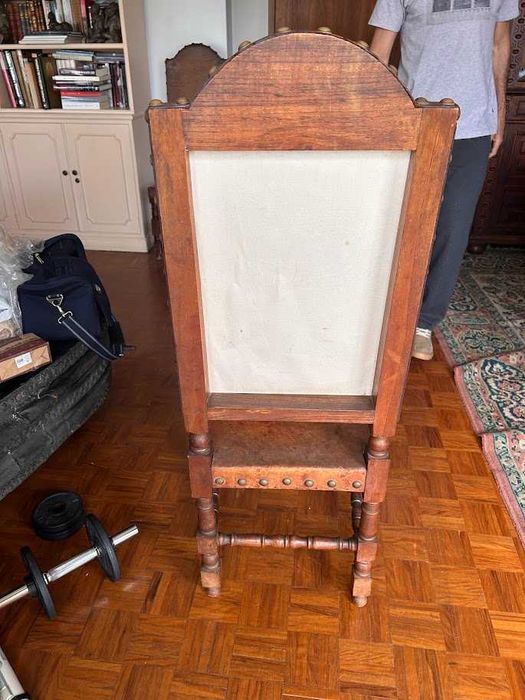 8 Cadeiras de sala de jantar antiga com encosto alto