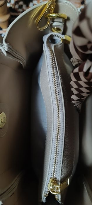 Сумка бежевого кольору