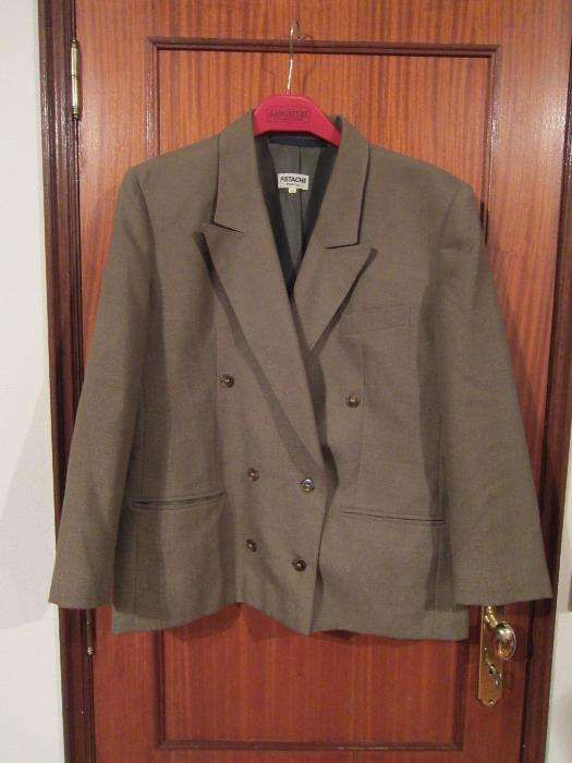 Casaco de senhora Castanho Forrado Tam 48 Marca Pistache como novo