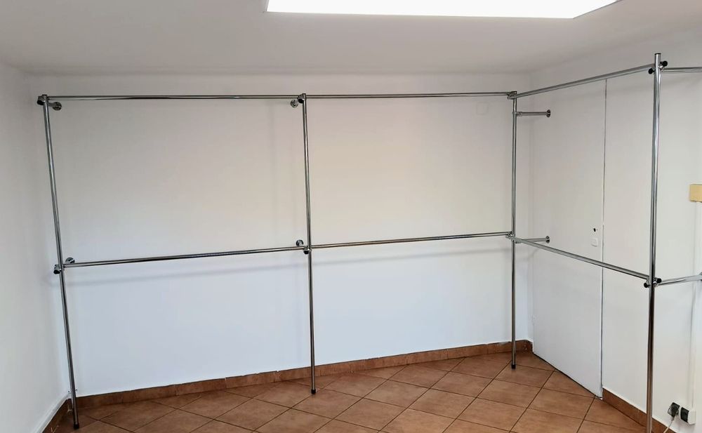 Regał odzieżowy metalowy