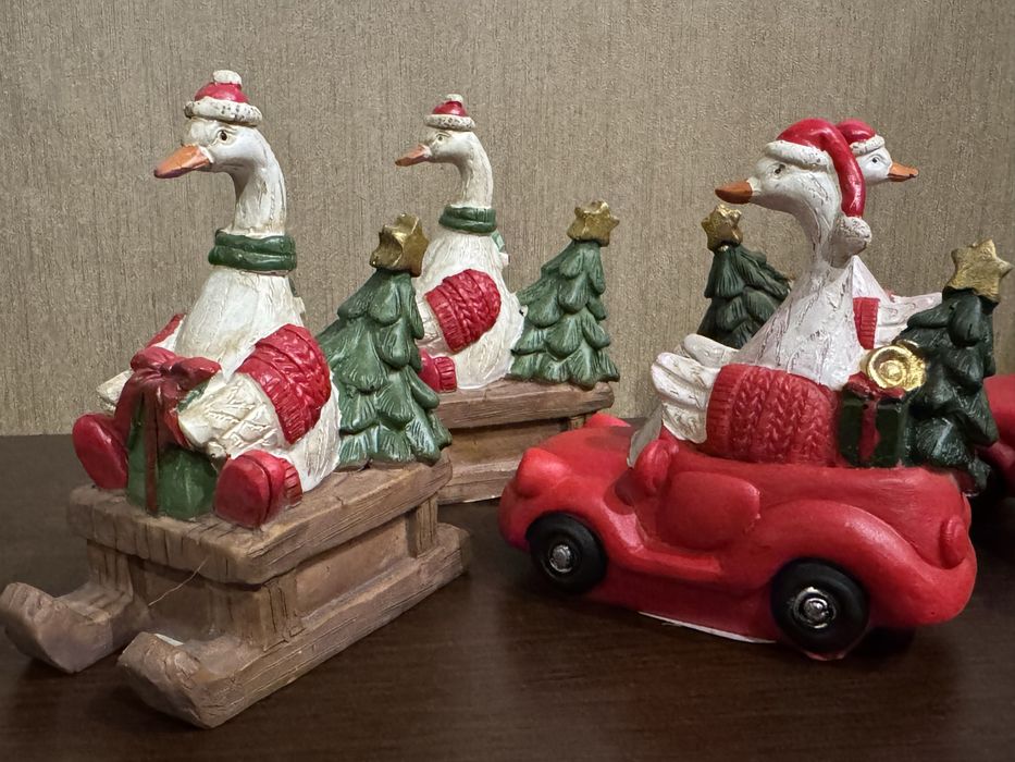 Новорічний декор прикраса / гуси статуетка