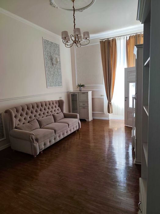 Чудова квартира в історичному центрі, Корятовича