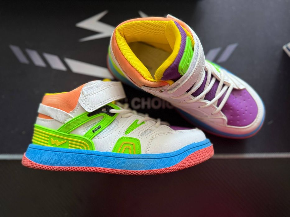 Демисезонные кроссовки