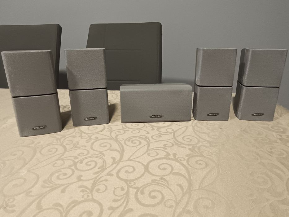 Bose cinco satelites