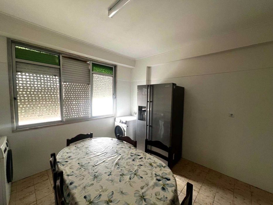 Quarto de casal em casa renovada Odivelas - tudo incluído