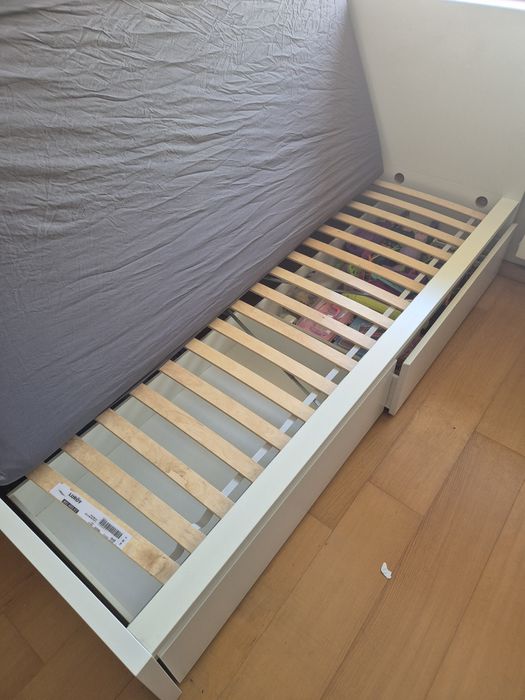 Cama solteira malm com gavetas