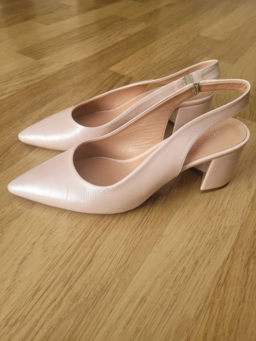 Eleganckie czółenka skórzane bez pięty stan bdb