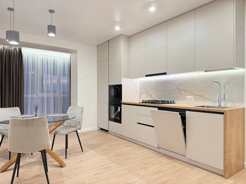 Велика 1-кімнатна в ЖК «На Щасливому». 49 м2. Вул. Студенська 32 !!!