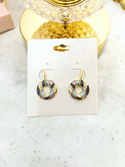 Piekne i eleganckie kolczyki kolka