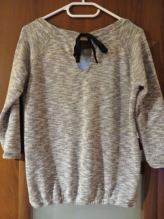 Szary sweterek z metalizowaną nitką rozmiar S