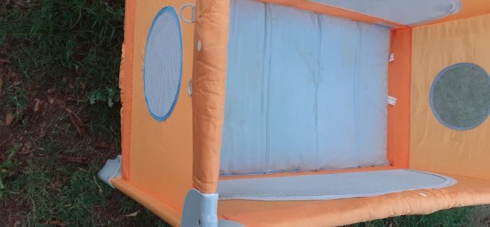 CHICCO camas de bebe uma de madeira outras de ferro.