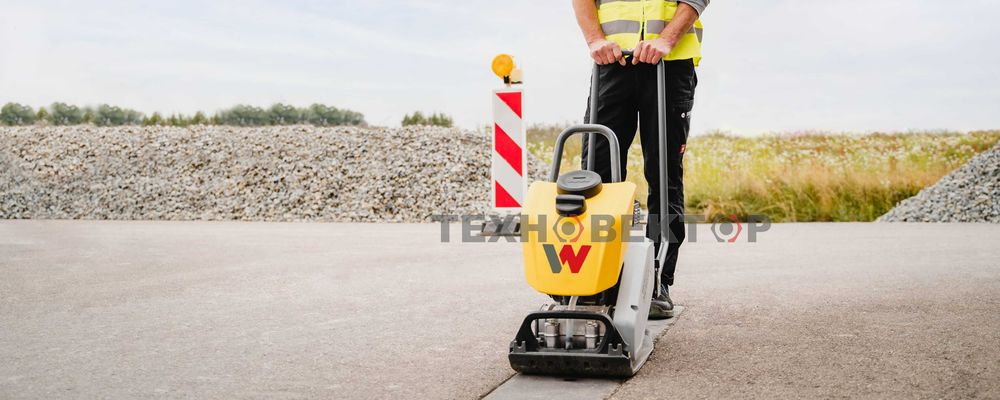 Wacker Neuson seria BPS 1135Aw віброплита прямого направлення.