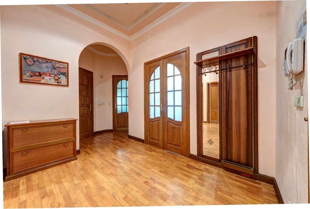 Посуточно 3к квартира в центре на улице Большая Васильковская 46