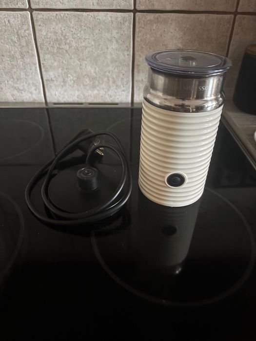 Spieczniacz do mleka Nesspresso