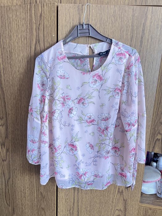 Piękna bluzka w kwiatowy wzór